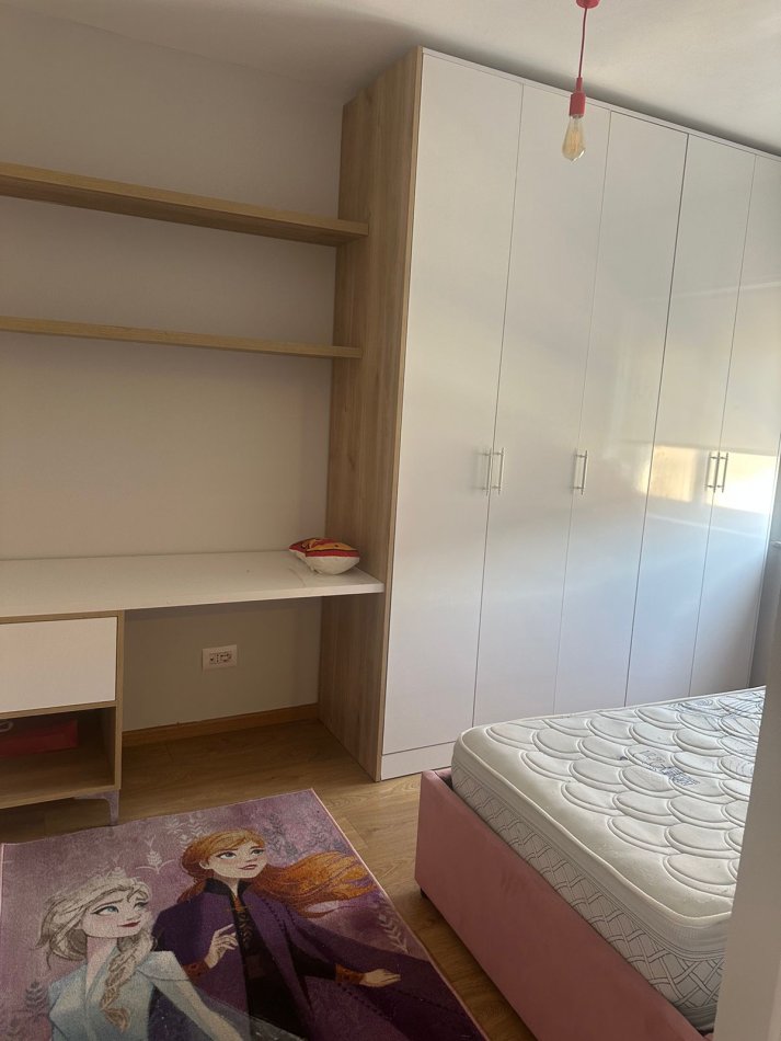 Jo Agjensi!! Tirane, Apartament 3+1 Kati 4, 100 m² 800 €