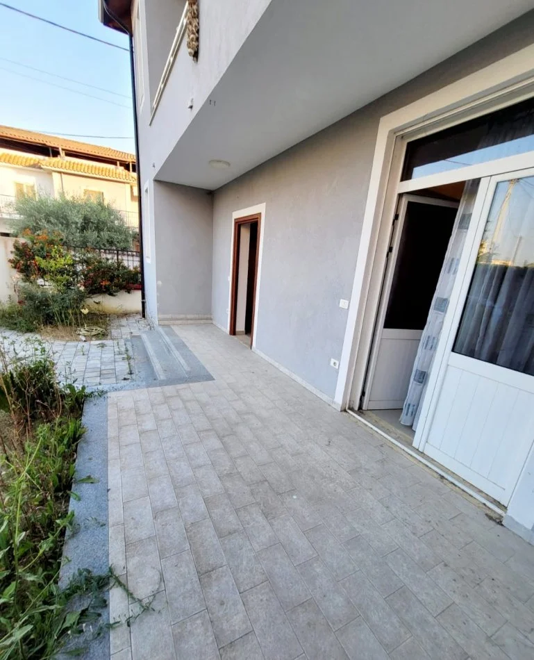 Kavaje, shitet Vile 3+1+Aneks+Ballkon Kati 2, 193 m² 1 € (Kavaje,Shetitorja" Taulantia")