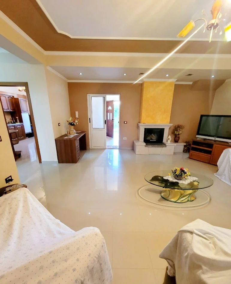 Kavaje, shitet Vile 3+1+Aneks+Ballkon Kati 2, 193 m² 1 € (Kavaje,Shetitorja" Taulantia")