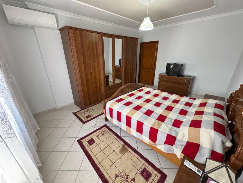 Tirane, jap me qera apartament 1+1+Ballkon Kati 11, 70 m² 450 € (RRUGA E KAVAJES)