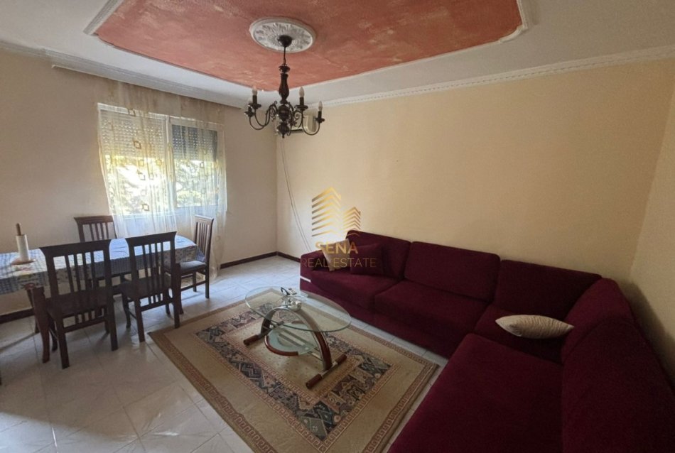 Tirane, jepet me qera apartament 1+1 Kati 3, 60 m² 400 € (Rruga Kongresi Lushnjes)