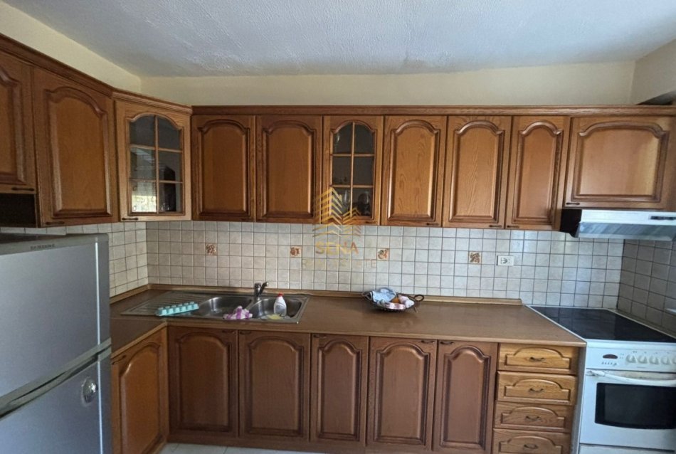 Tirane, jepet me qera apartament 1+1 Kati 3, 60 m² 400 € (Rruga Kongresi Lushnjes)