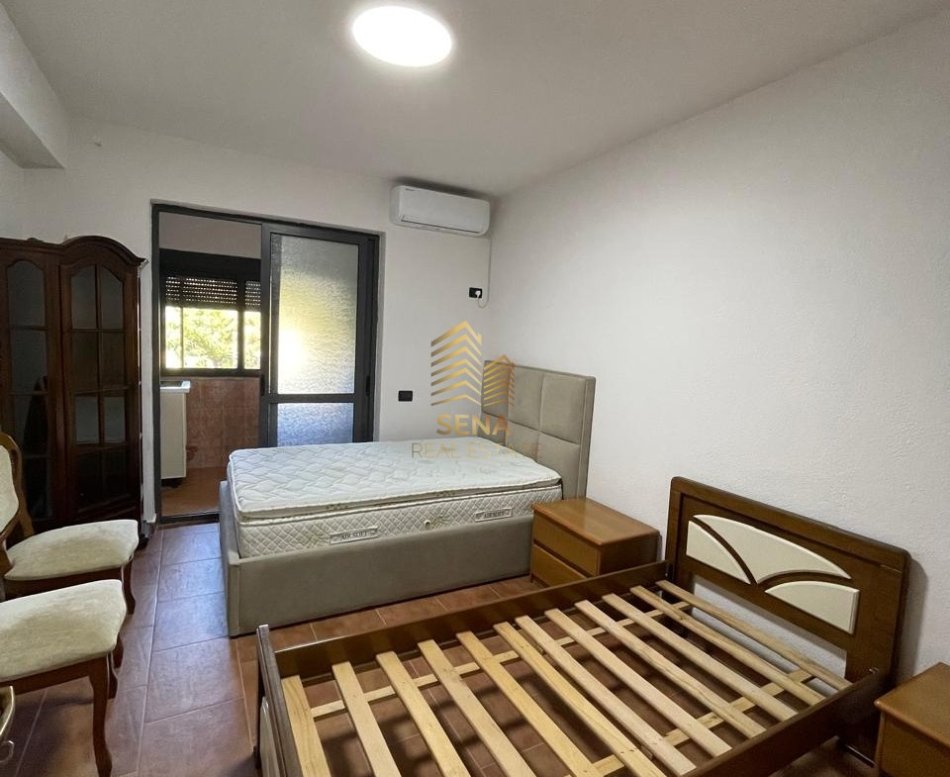 Tirane, jepet me qera apartament 1+1 Kati 3, 60 m² 450 € (Rruga Muhamet Gjollesha)