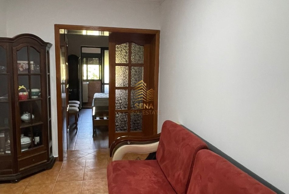 Tirane, jepet me qera apartament 1+1 Kati 3, 60 m² 450 € (Rruga Muhamet Gjollesha)
