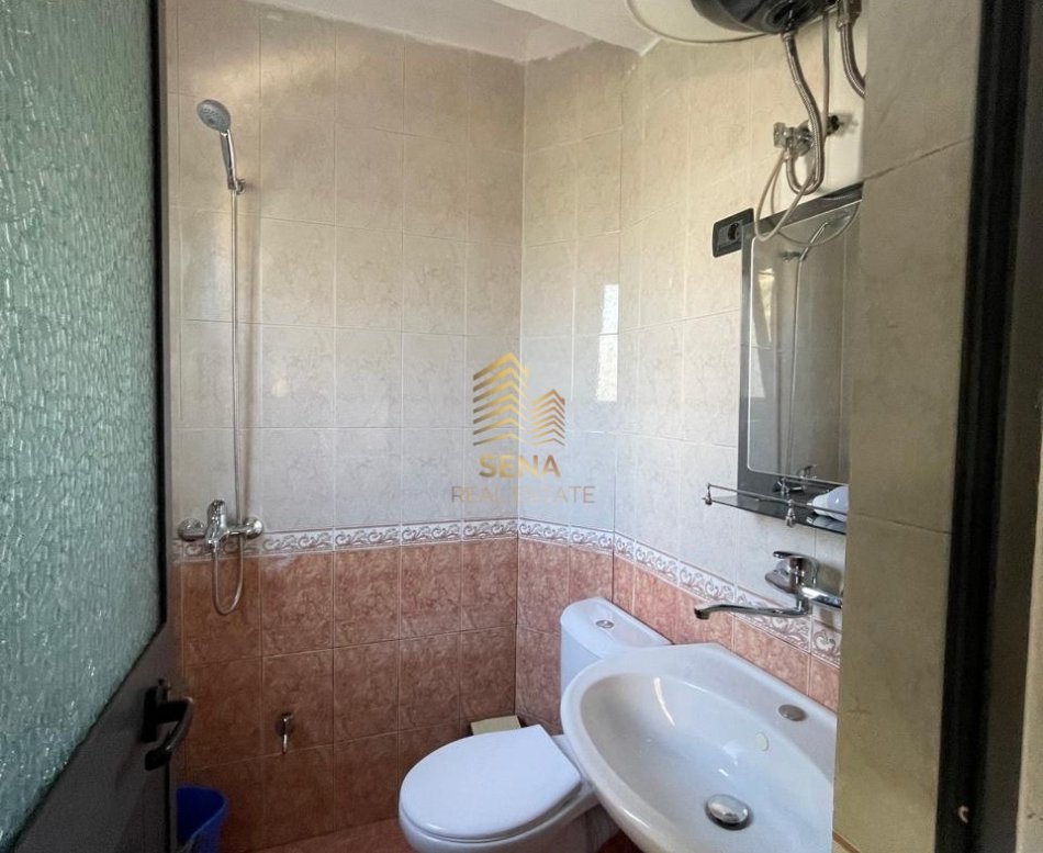 Tirane, jepet me qera apartament 1+1 Kati 3, 60 m² 450 € (Rruga Muhamet Gjollesha)