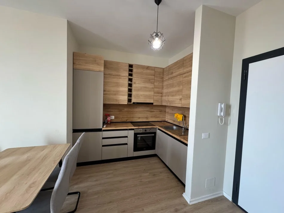 Tirane, jap me qera apartament 1+1+Ballkon Kati 8, 60 m² 550 € (rruga riza cerova)