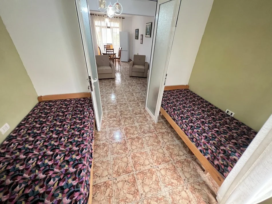 Tirane, jap me qera apartament 2+1+Ballkon Kati 2, 75 m² 500 € (RRUGA ASIM VOKSHI PERBALLE HARRY FULTZ)