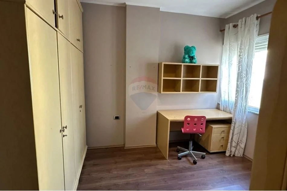 Tirane, jepet me qera 3+1 , 150 m² 650 € 