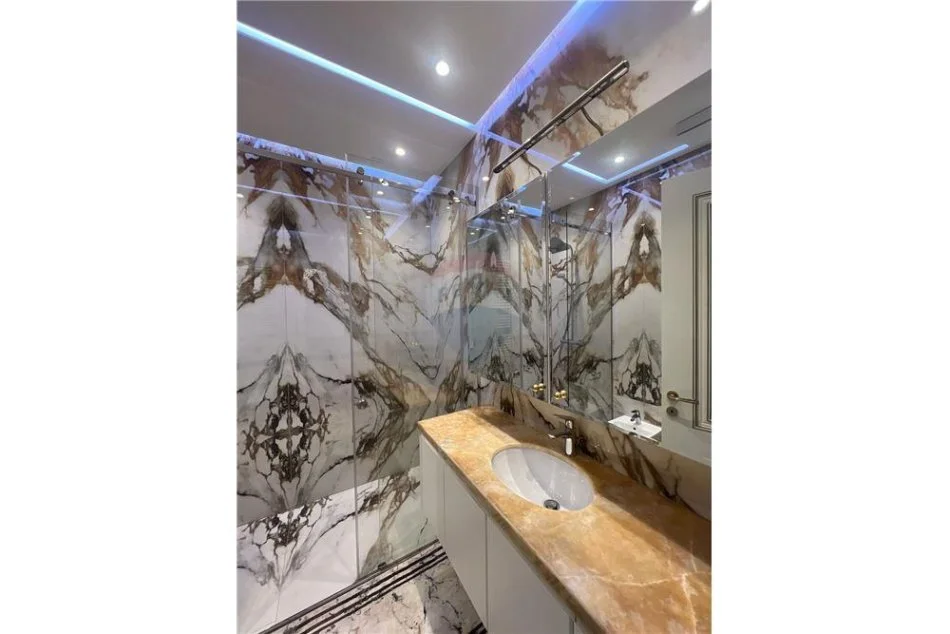 Tirane, jepet me qera apartament 1+1 Kati 7, 124 m² 1.400 € (delijorgji)