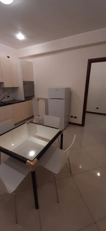 Tirane, jepet me qera apartament 1+1 Kati 3, 460 € 