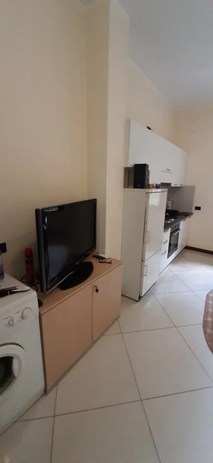 Tirane, jepet me qera apartament 1+1 Kati 3, 310 € 