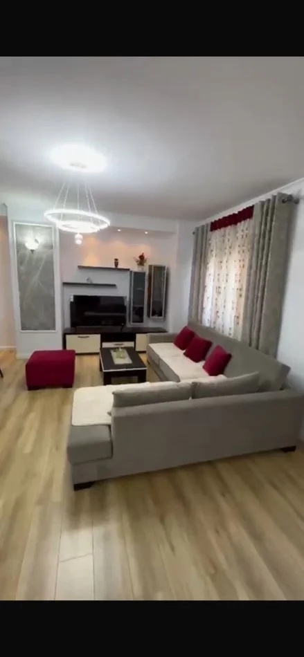 Tirane, shitet apartament 2+1 Kati 3, 101 m² 147.000 € (Kombinat, prane Restorant pezaku)