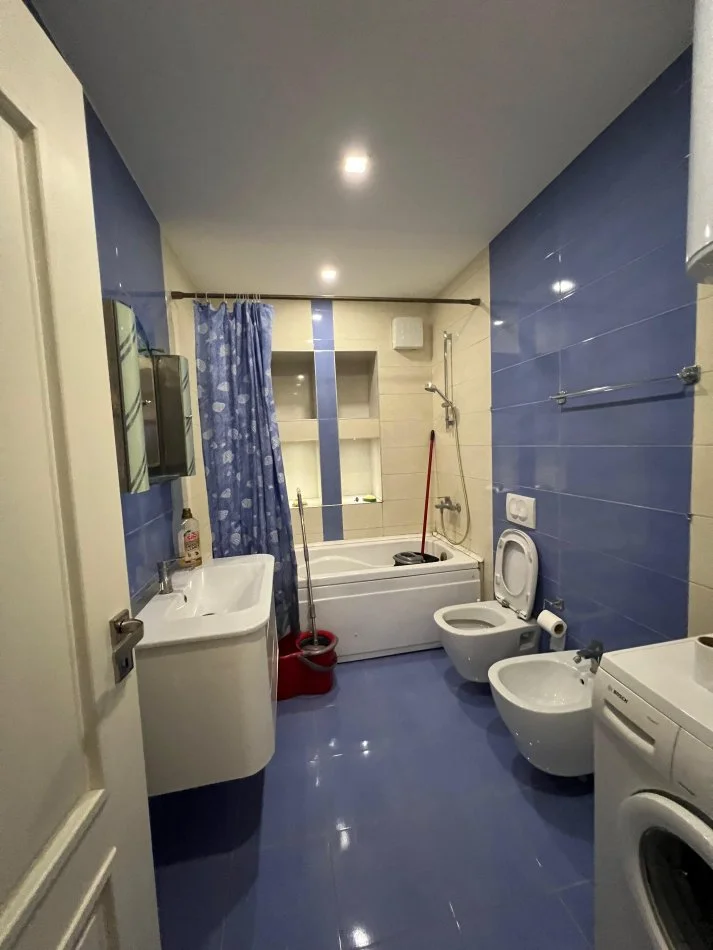 Tirane, jepet me qera apartament 2+1+Ballkon Kati 6, 107 m² 450 € 