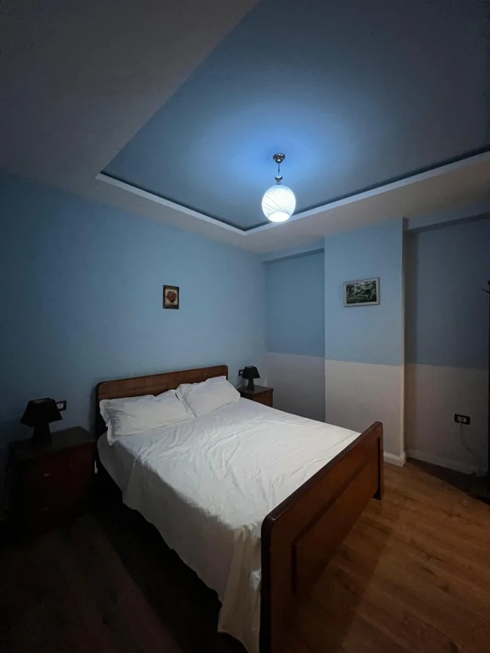 Tirane, jepet me qera apartament 2+1+Ballkon Kati 6, 107 m² 450 € 