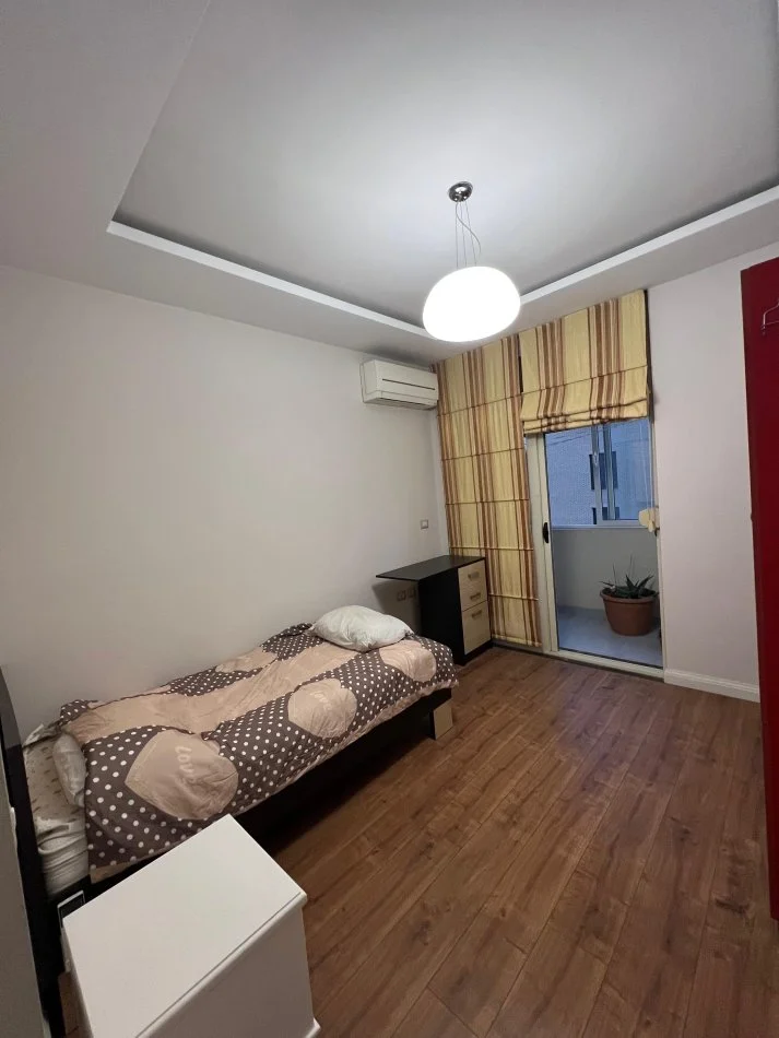 Tirane, jepet me qera apartament 2+1+Ballkon Kati 6, 107 m² 450 € 