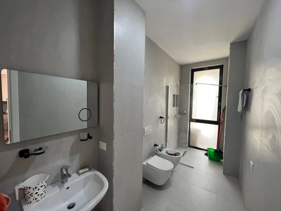 Tirane, jap me qera apartament 1+1 Kati 3, 55 m² 500 € (rruga filip jano)