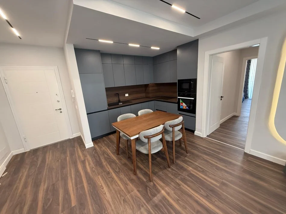 Tirane, jap me qera apartament 2+1+Ballkon Kati 3, 100 m² 1.000 € (rruga e dafinave)