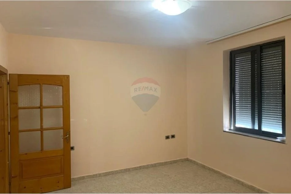 Tirane, jepet me qera apartament 2+1 Kati 0, 62 m² 450 € (sabaudin gabrani)