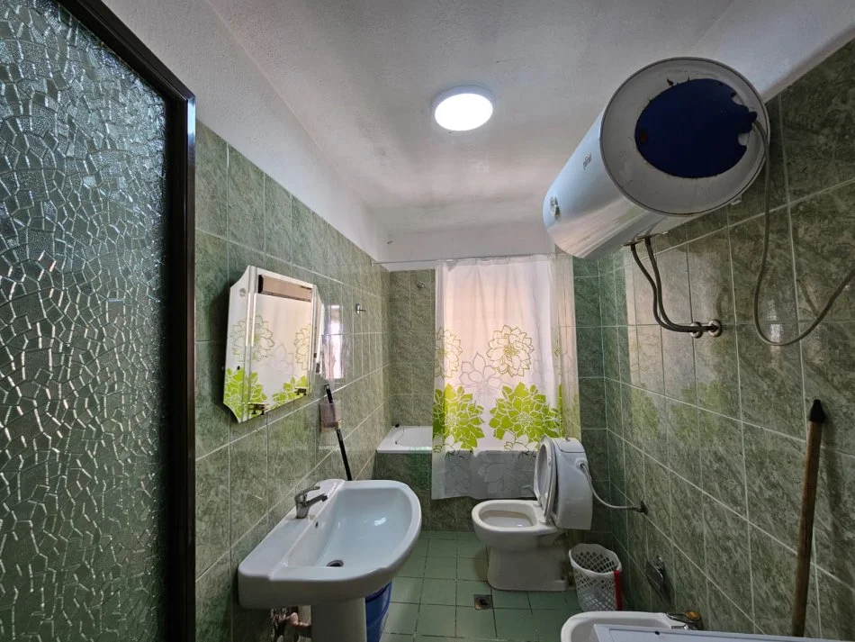 Tirane, jepet me qera apartament 2+1+Ballkon Kati 4, 90 m² 550 € (Sheshi Willson)