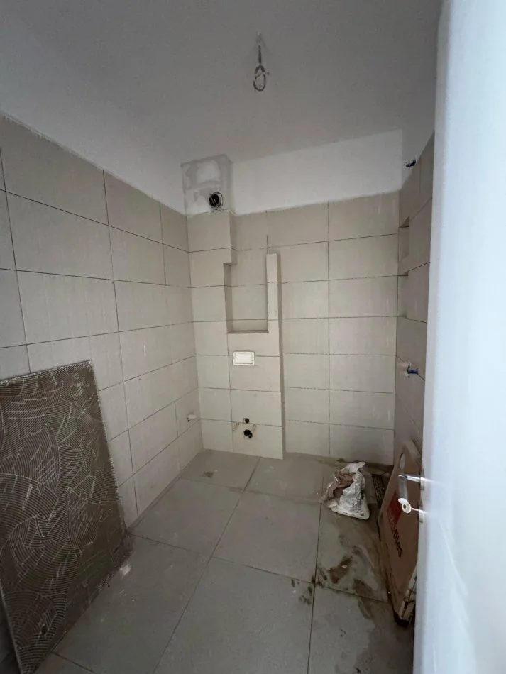 Tirane, jap me qera apartament 1+1+Ballkon Kati 1, 60 m² 600 € (rruga tefta tashko koco)