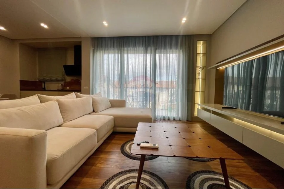 Tirane, jepet me qera apartament 3+1+Aneks+Ballkon Kati 3, 107 m² 1.200 € 