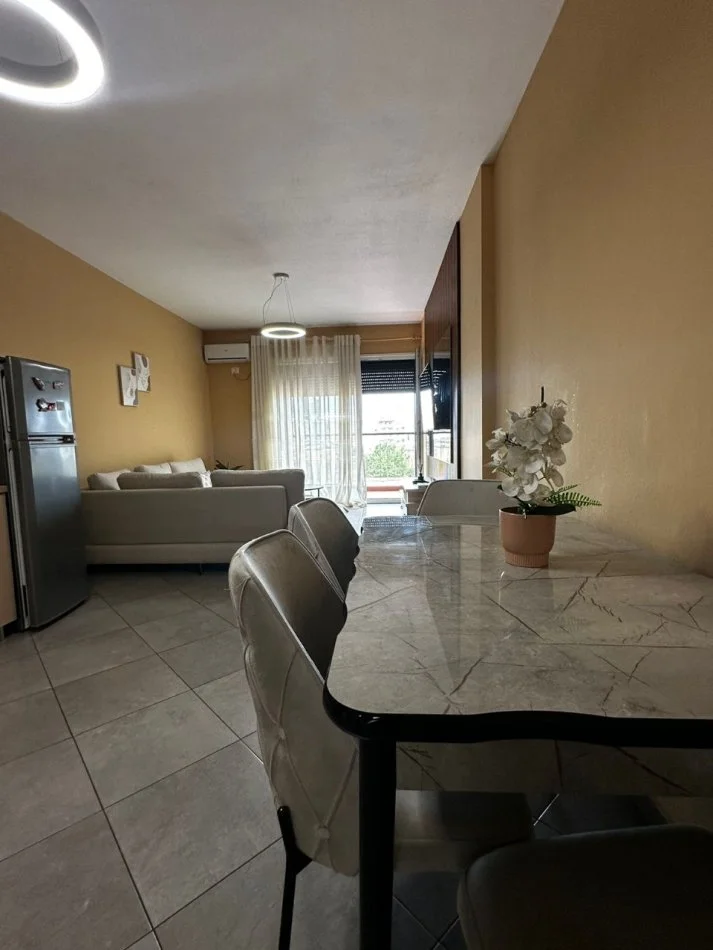 Tirane, jepet me qera apartament 1+1+Ballkon Kati 5, 75 m² 600 € (Jordan Misja SPAK)