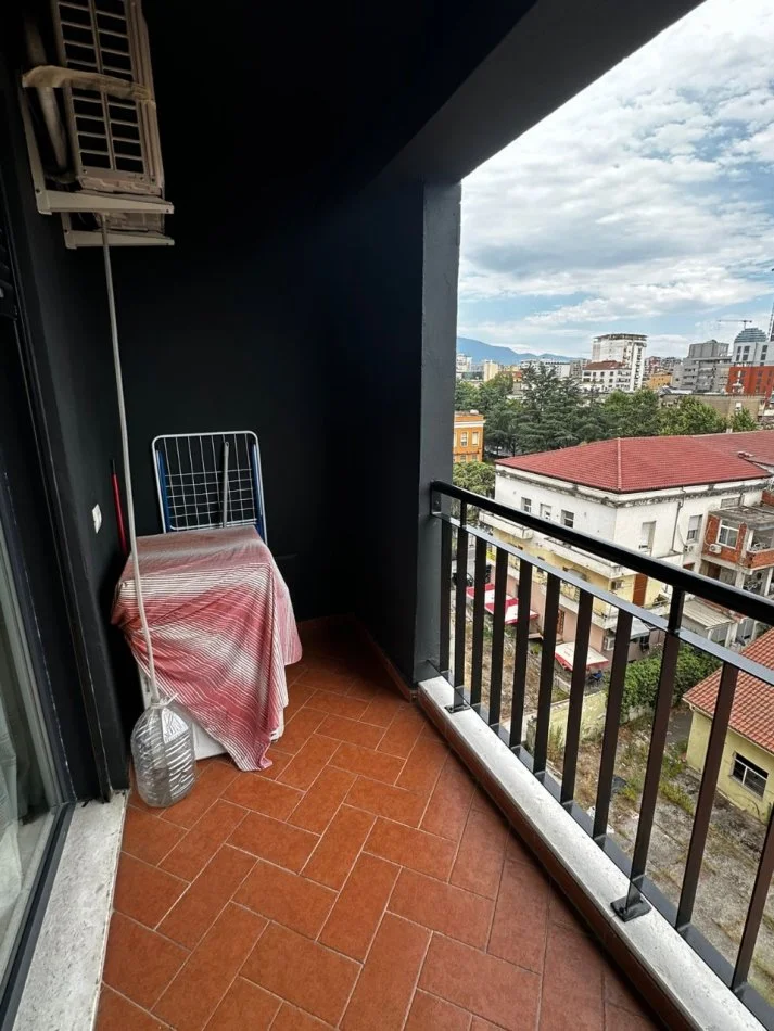 Tirane, jepet me qera apartament 1+1+Ballkon Kati 5, 75 m² 600 € (Jordan Misja SPAK)