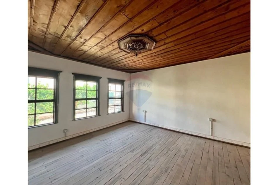 Korce, jepet me qera shtepi 5+1+Aneks+Ballkon Kati 2, 155 m² (fan noli)