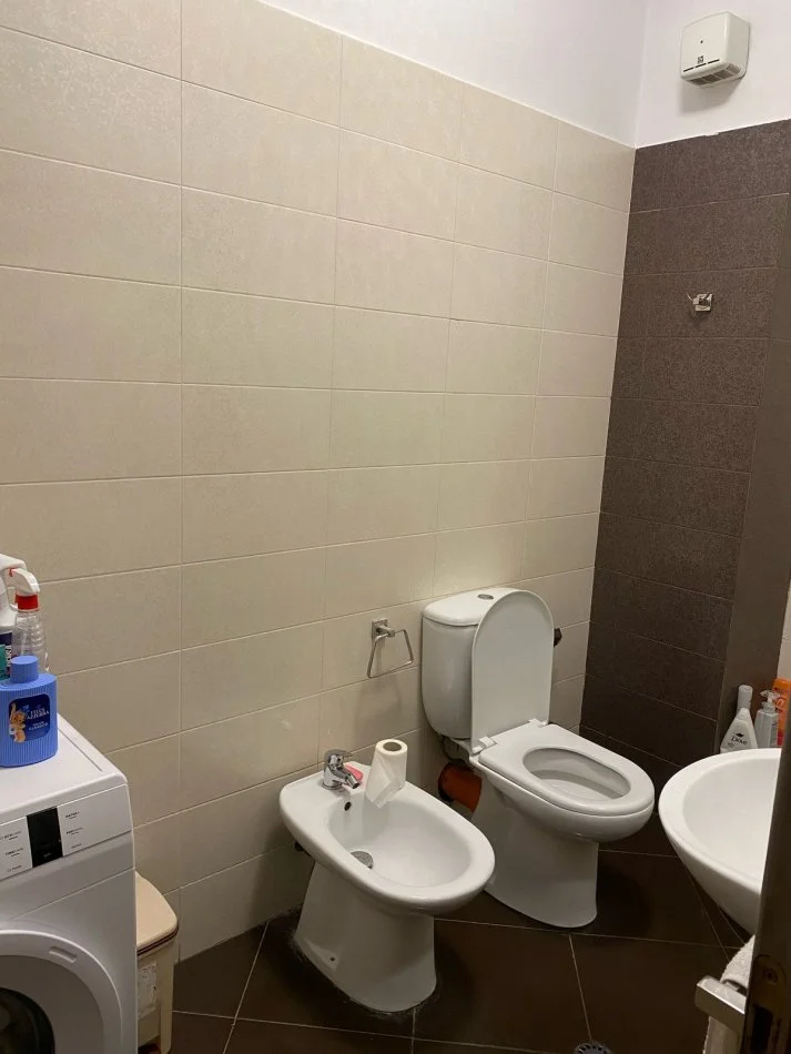 Tirane, jepet me qera apartament 1+1 Kati 2, 65 m² 500 € (Don Bosko)