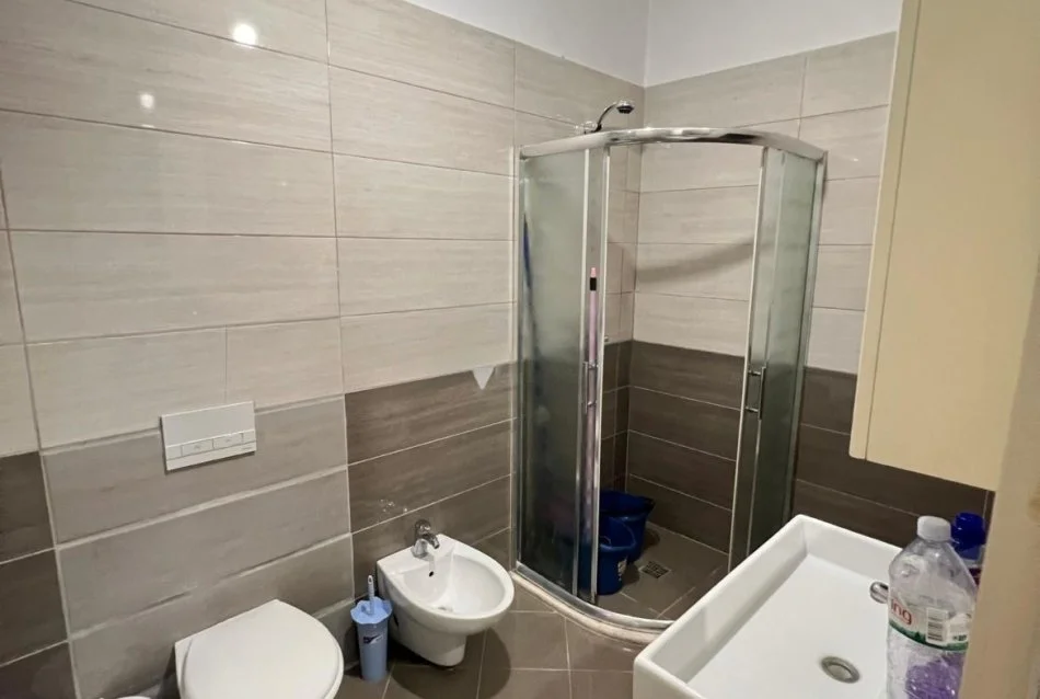 Tirane, jepet me qera apartament 2+1+Ballkon Kati 1, 110 m² 550 € (Kodra e Diellit)