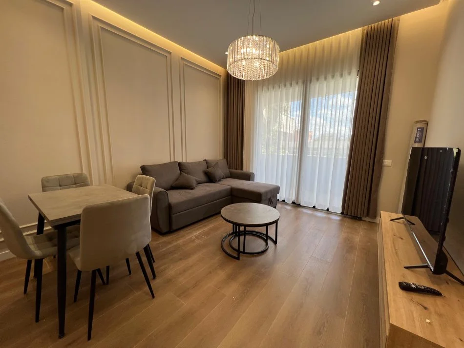 Tirane, jepet me qera apartament 1+1+Ballkon Kati 5, 68 m² 850 € (Bulevardi Gjergj Fishta)