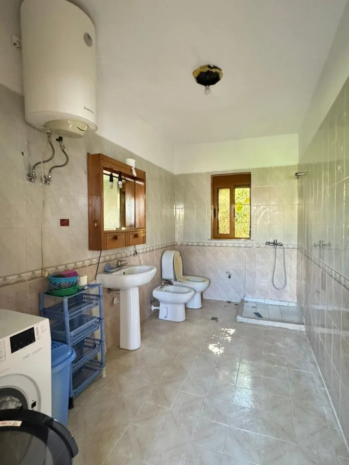 Tirane, jepet me qera apartament 2+1 Kati 2, 400 € (Tek shkolla Bajram Curri)