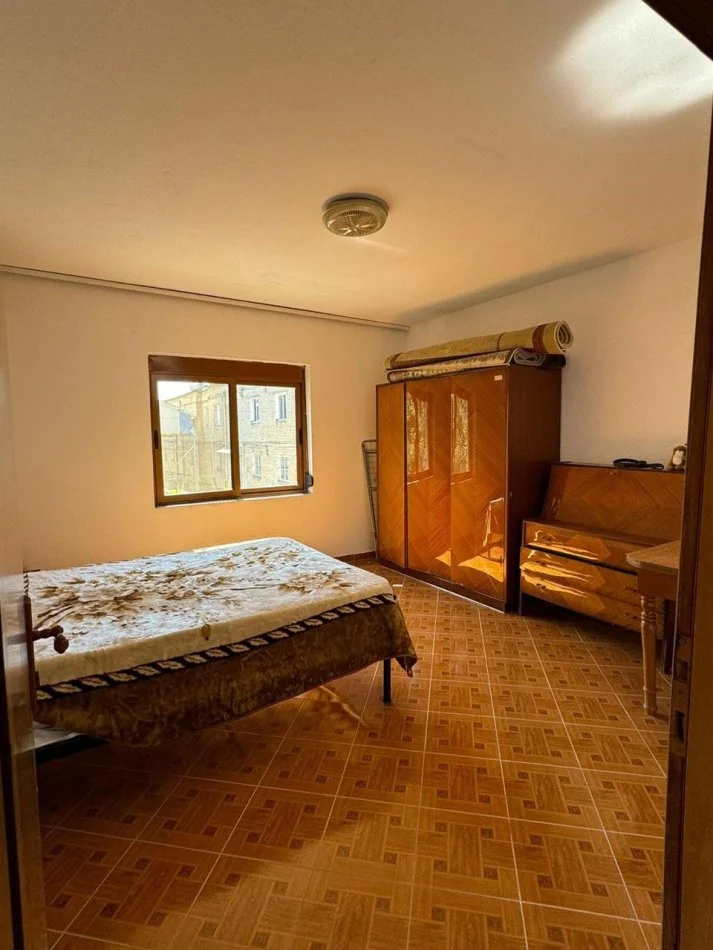 Tirane, jepet me qera apartament 2+1 Kati 2, 400 € (Tek shkolla Bajram Curri)