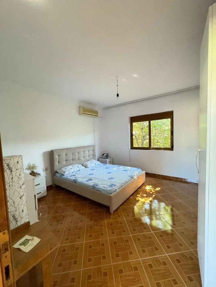 Tirane, jepet me qera apartament 2+1 Kati 2, 400 € (Tek shkolla Bajram Curri)
