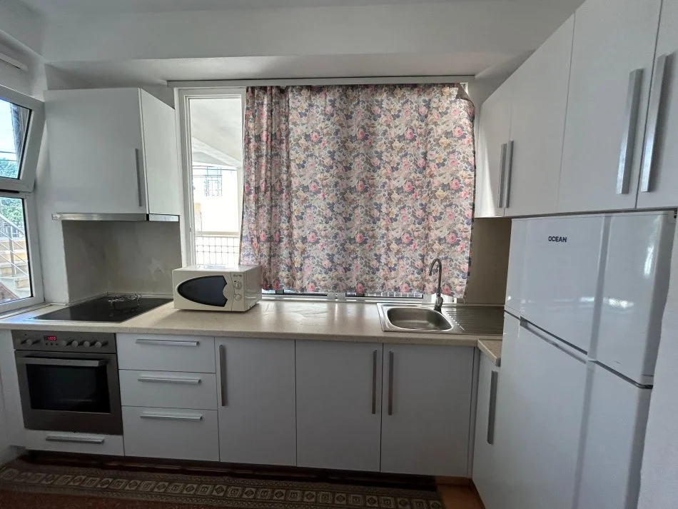 Tirane, jap me qera apartament 3+1 Kati 1, 100 m² 500 € (rruga stavri themeli)