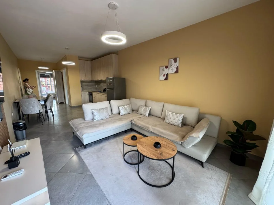 Tirane, jap me qera apartament 1+1+Ballkon Kati 5, 70 m² 600 € (rruga panorama)