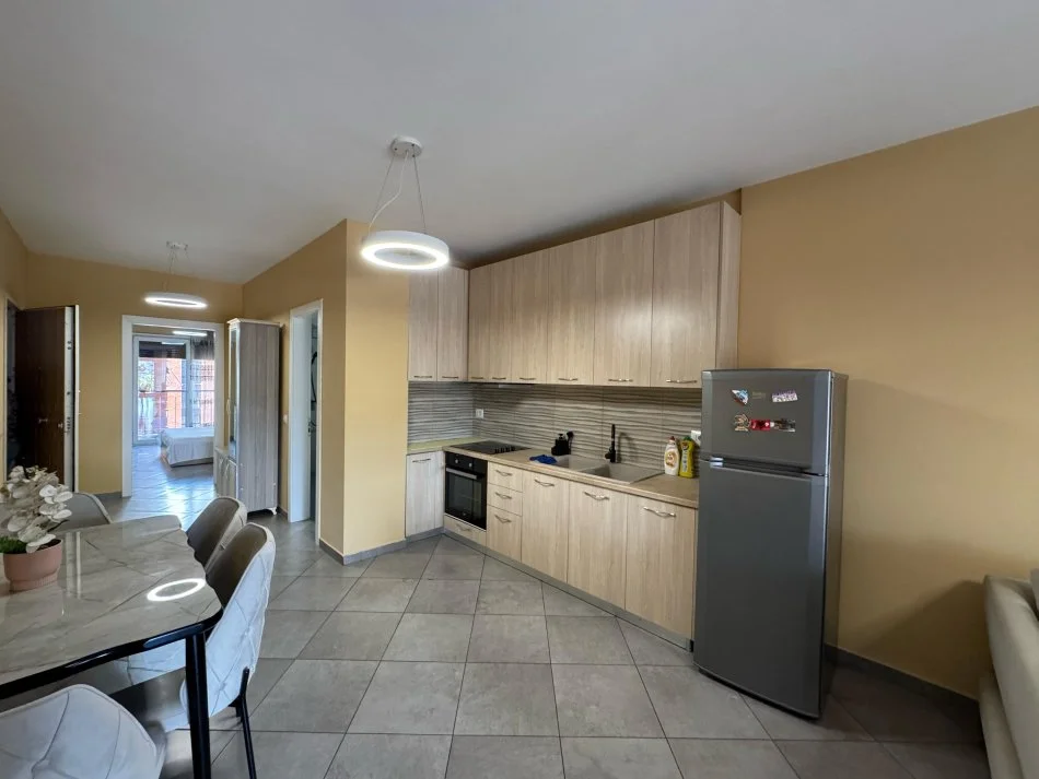 Tirane, jap me qera apartament 1+1+Ballkon Kati 5, 70 m² 600 € (rruga panorama)