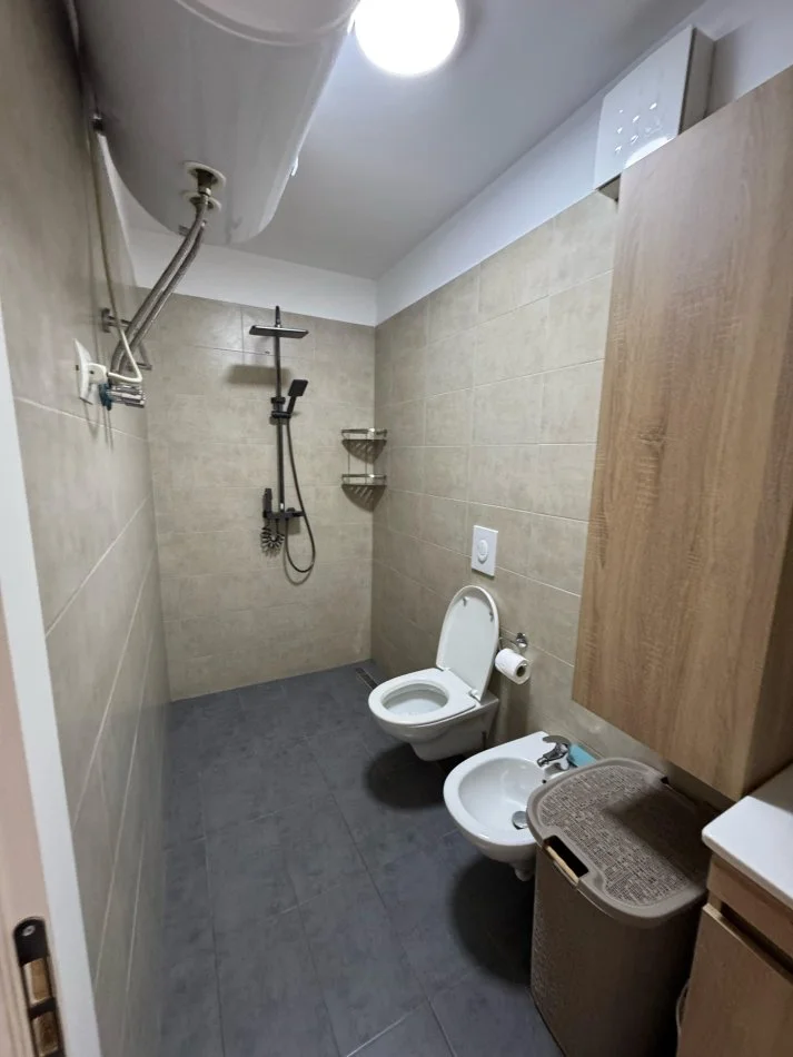 Tirane, jap me qera apartament 1+1+Ballkon Kati 5, 70 m² 600 € (rruga panorama)