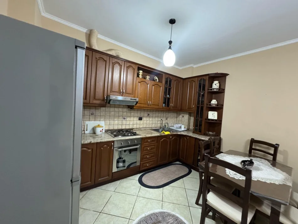 Tirane, jap me qera apartament 2+1 Kati 1, 80 m² 450 € (rruga don bosko)