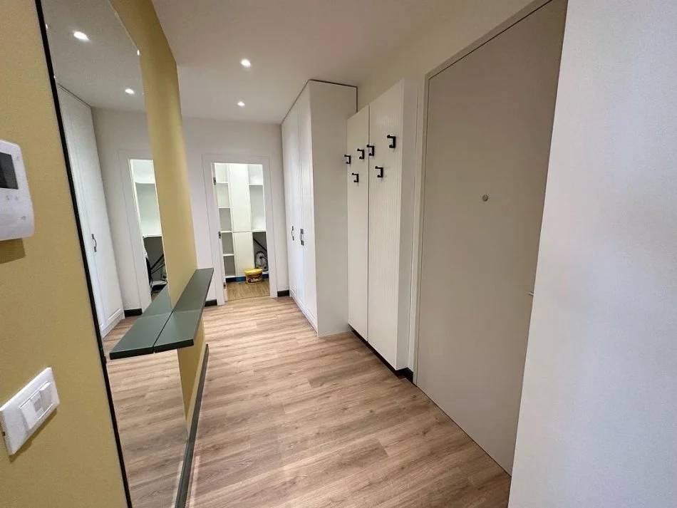 Tirane, jap me qera apartament 2+1+Ballkon Kati 2, 100 m² 1.200 € (rruga muhamet gjollesha)