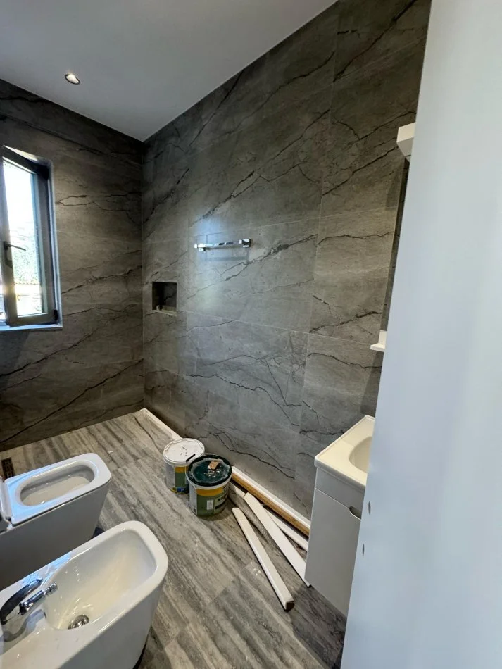 Tirane, jepet me qera apartament 2+1+Ballkon Kati 2, 100 m² 750 € (rruga e dafinave)