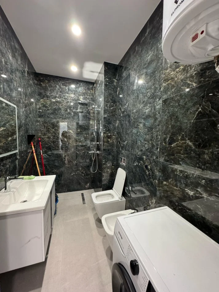 Tirane, jepet me qera apartament 2+1+Ballkon Kati 2, 100 m² 750 € (rruga e dafinave)