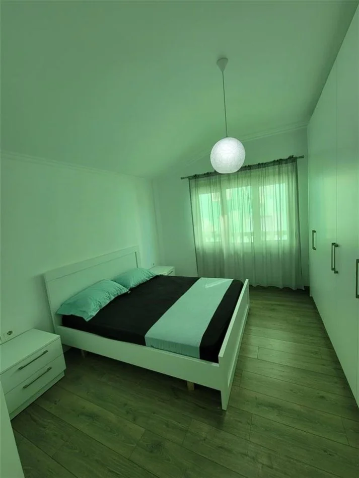 Tirane, jepet me qera apartament 2+1 Kati 3, 80 m² 500 € (Zogu i zi, prane bllokut te ambasadave)