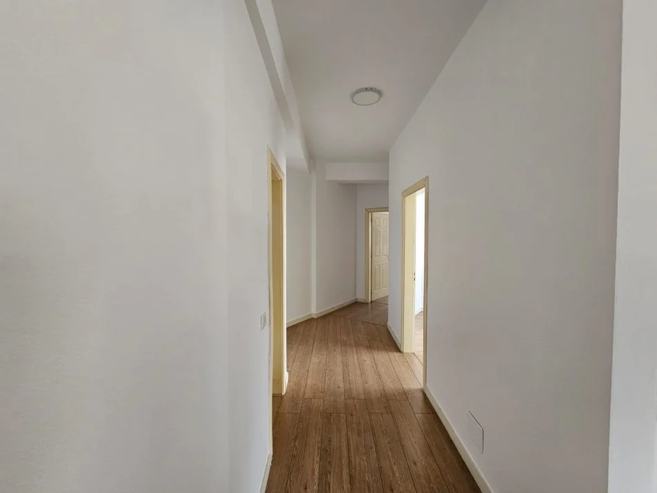 Tirane, jepet me qera apartament 2+1 , 123 m² 40.000 € (Prane mbikalimit pallati me shigjeta)