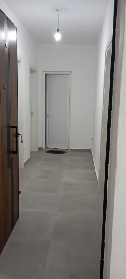 Tirane, jepet me qera apartament 2+1 Kati 2, 82 m² 300 € (Kamez, prane Pasticeri Miri)
