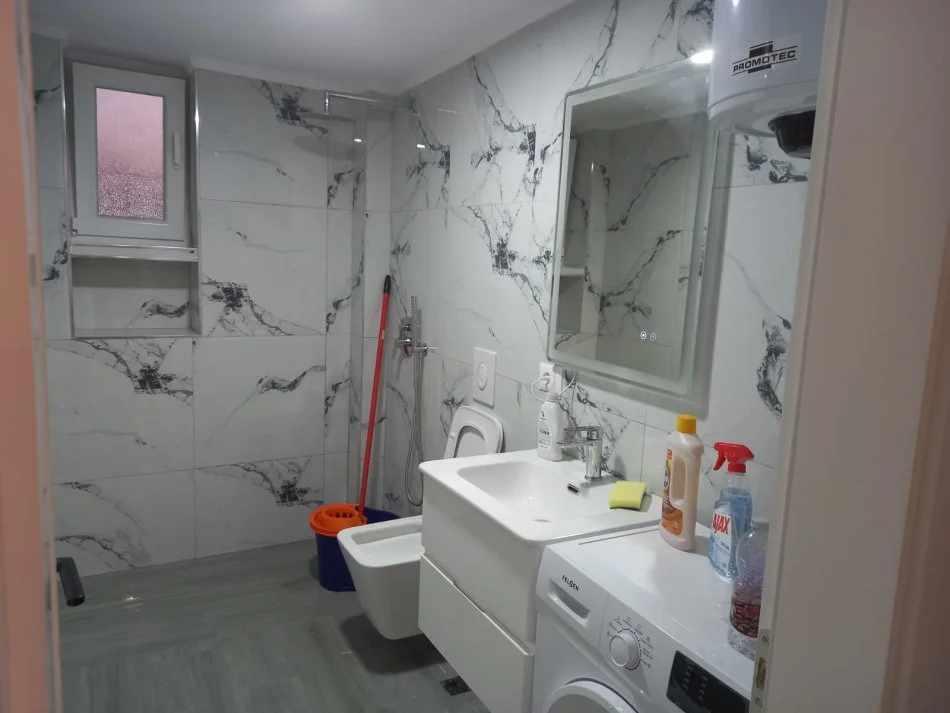 Tirane, jepet me qera apartament 2+1 Kati 3, 80 m² 600 € (Perballe deres se shkolles Harry Fultz)