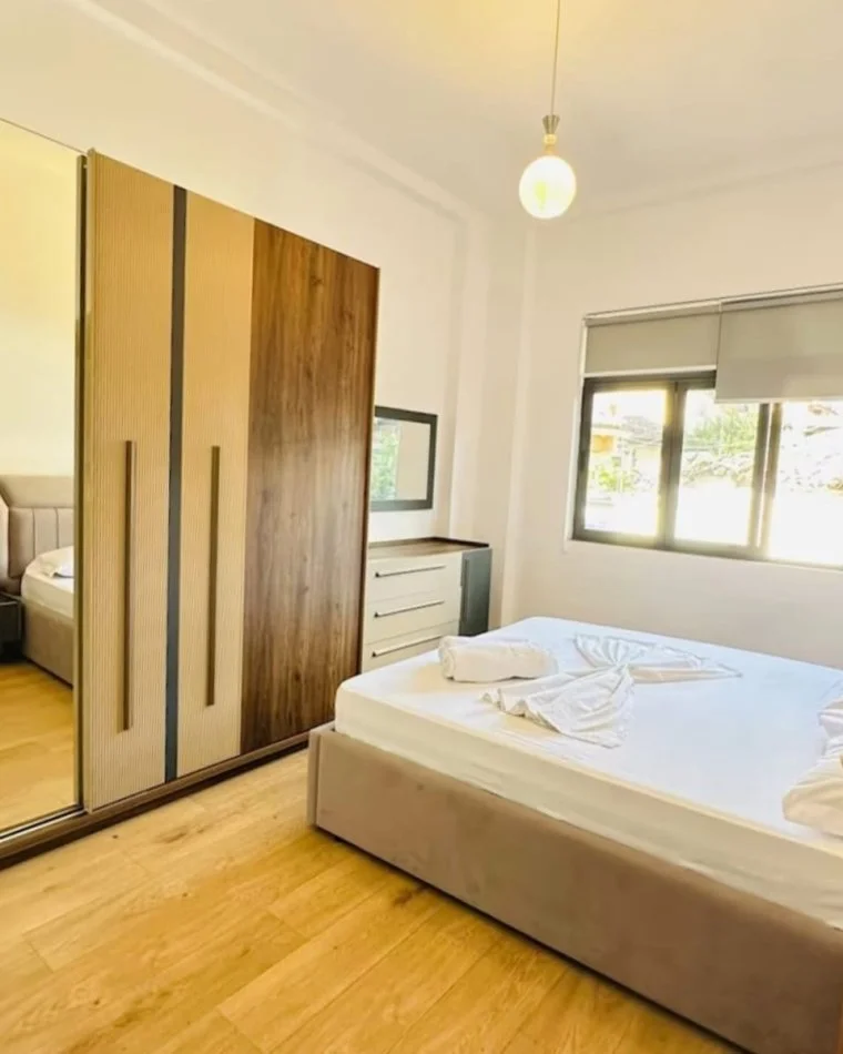 Tirane, jepet me qera apartament 1+1+Ballkon Kati 1, 60 m² 650 € (Pazari ri)