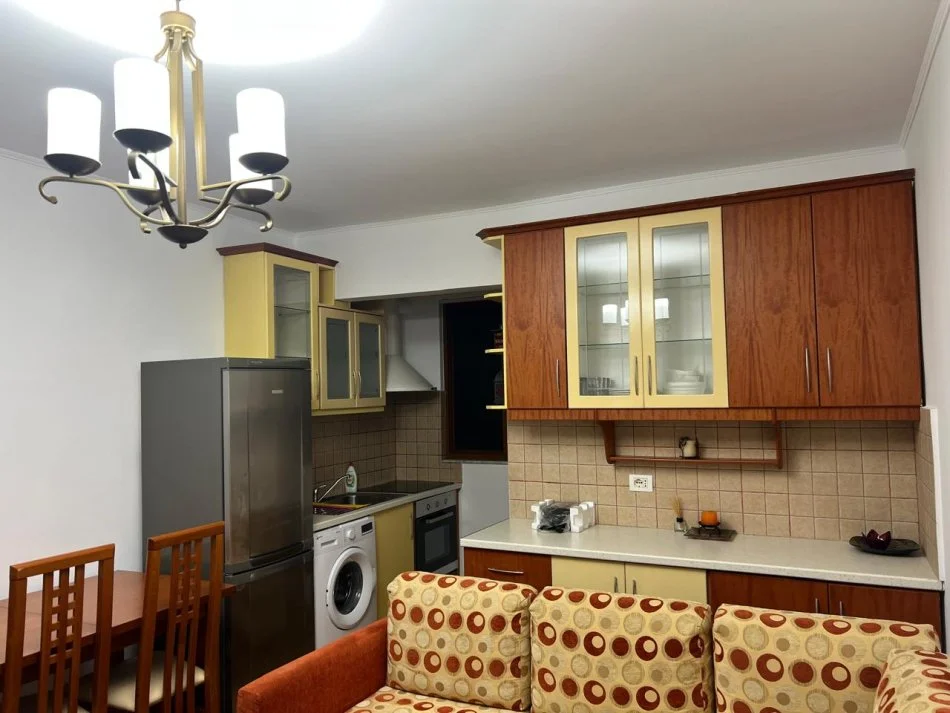 Tirane, jepet me qera apartament 2+1 Kati 5, 70 m² 510 € (AFER PALLATIT ME SHIGJETA)
