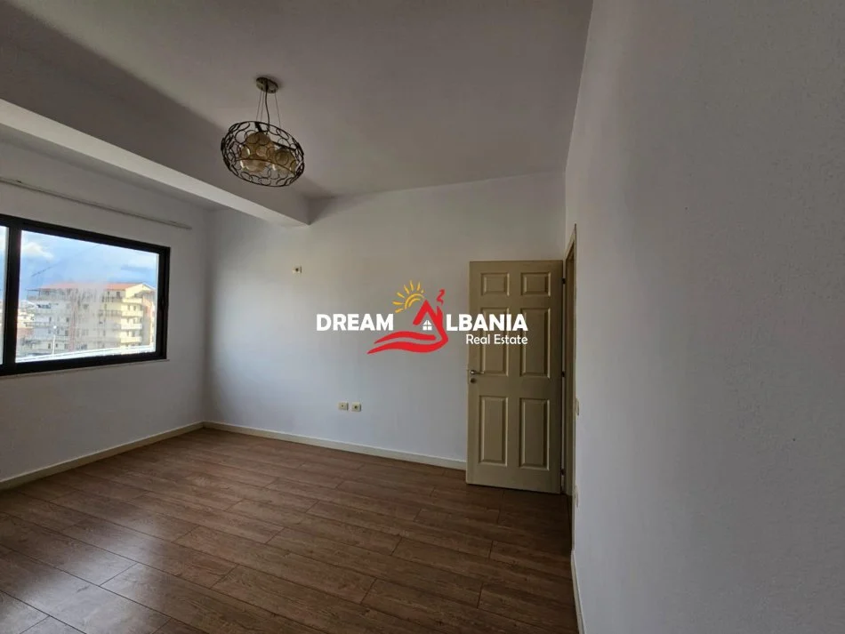 Tirane, jepet me qera apartament 2+1 Kati 3, 113 m² 400 € (Ne Astir)