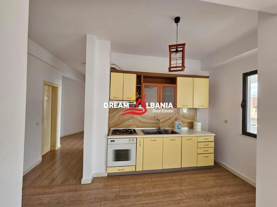 Tirane, jepet me qera apartament 2+1 Kati 3, 113 m² 400 € (Ne Astir)